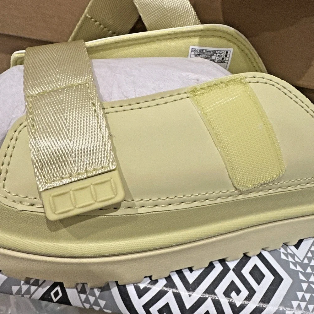 UGG Big Kids Size 5/ EU 37 Golden Glow Platform Sandals Golden Apple